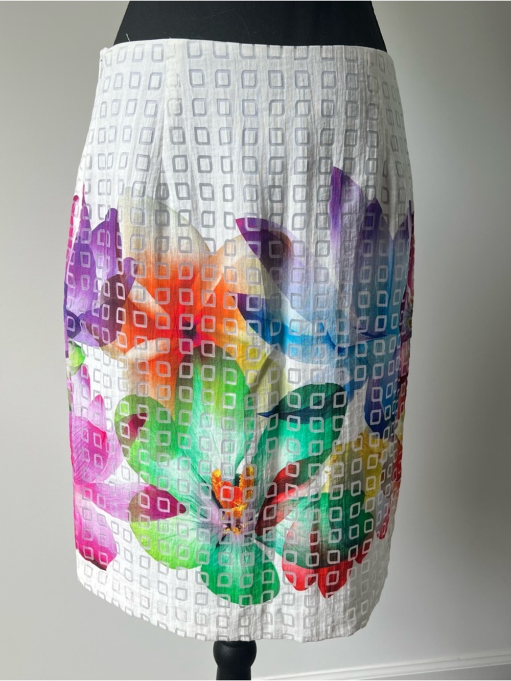 Cartise Vibrant Floral Pencil Lined Skirt 4 White Colorful Textured NWT